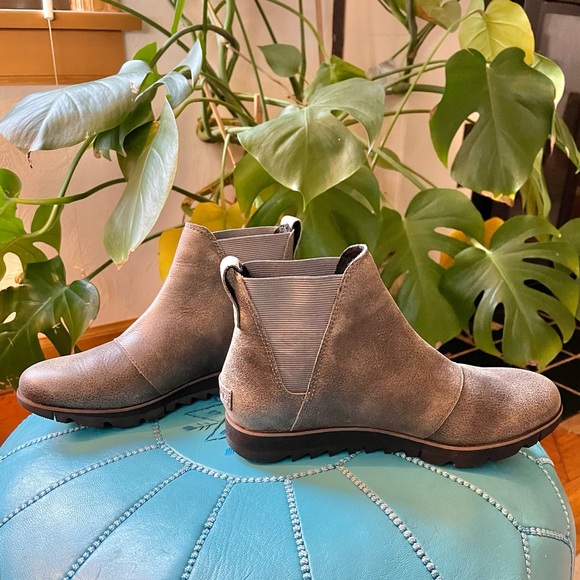 Sorel Harlow Chelsea Boot - Picture 4 of 12